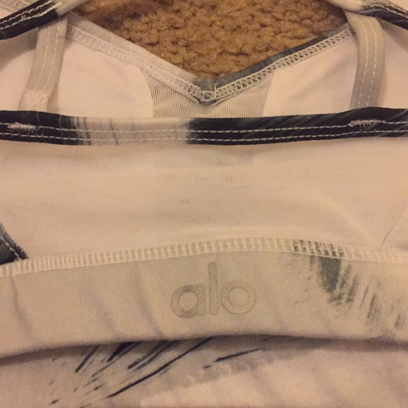 Alo Yoga sports bra and Lululemon running short - Picture 3 of 6